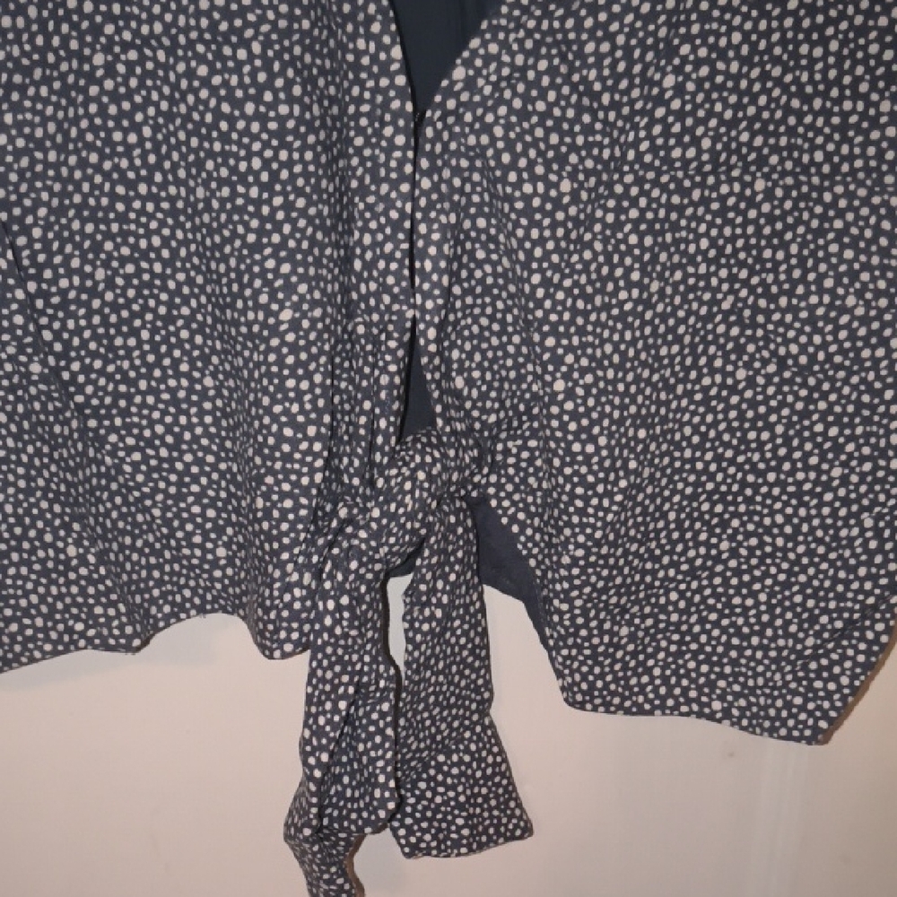 Abercrombie & Fitch | Black and White Polka Dot Crop Top - Picture 3 of 4
